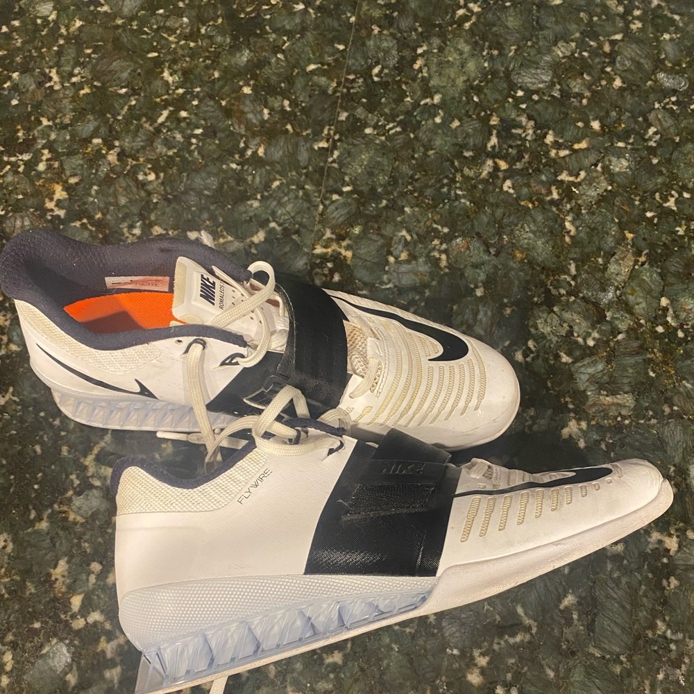 Nike weight lifting shoes